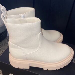 At Class Stylish Cream Ankle Boots